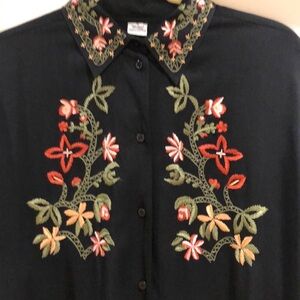 Gorgeous HYPE Vintage 1980's  Embroidered Blouse - Size M Excellent Condition.